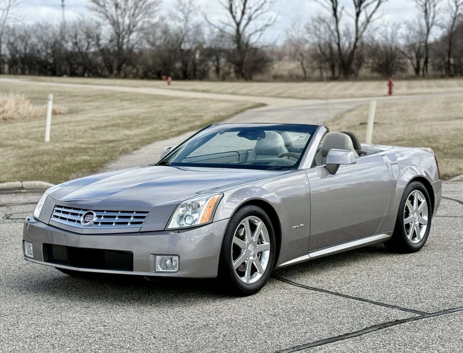 2004 Cadillac XLR - Image 8 of 31