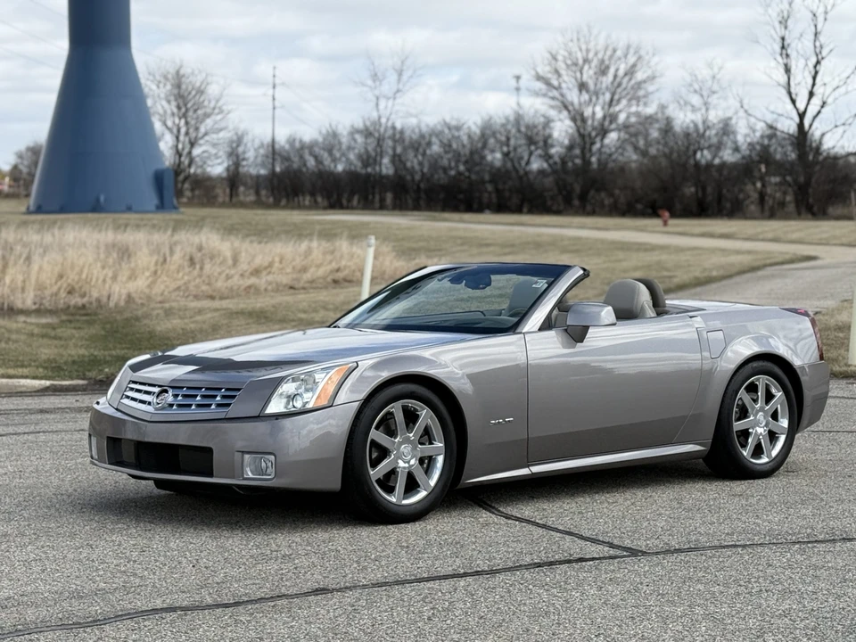 2004 Cadillac XLR - Image 10 of 31