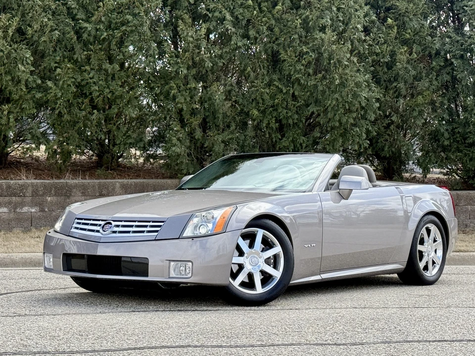 2004 Cadillac XLR - Image 2 of 31