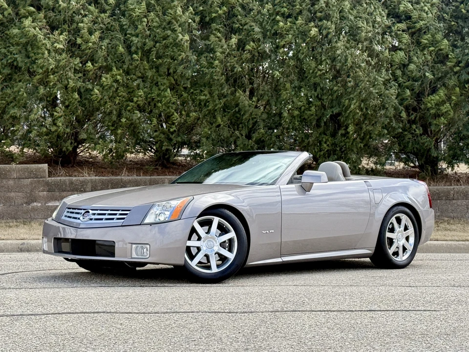 2004 Cadillac XLR - Image 4 of 31