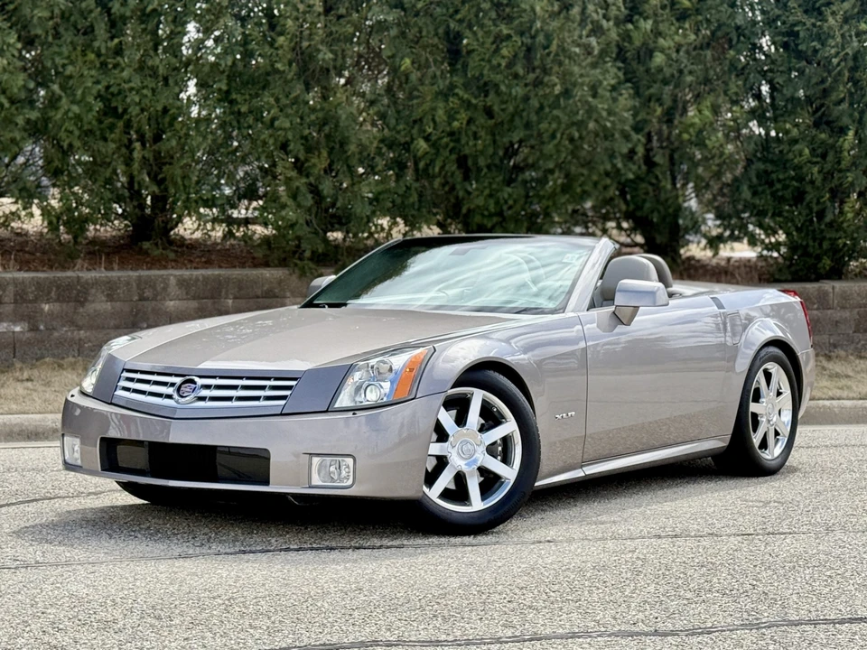2004 Cadillac XLR - Image 6 of 31