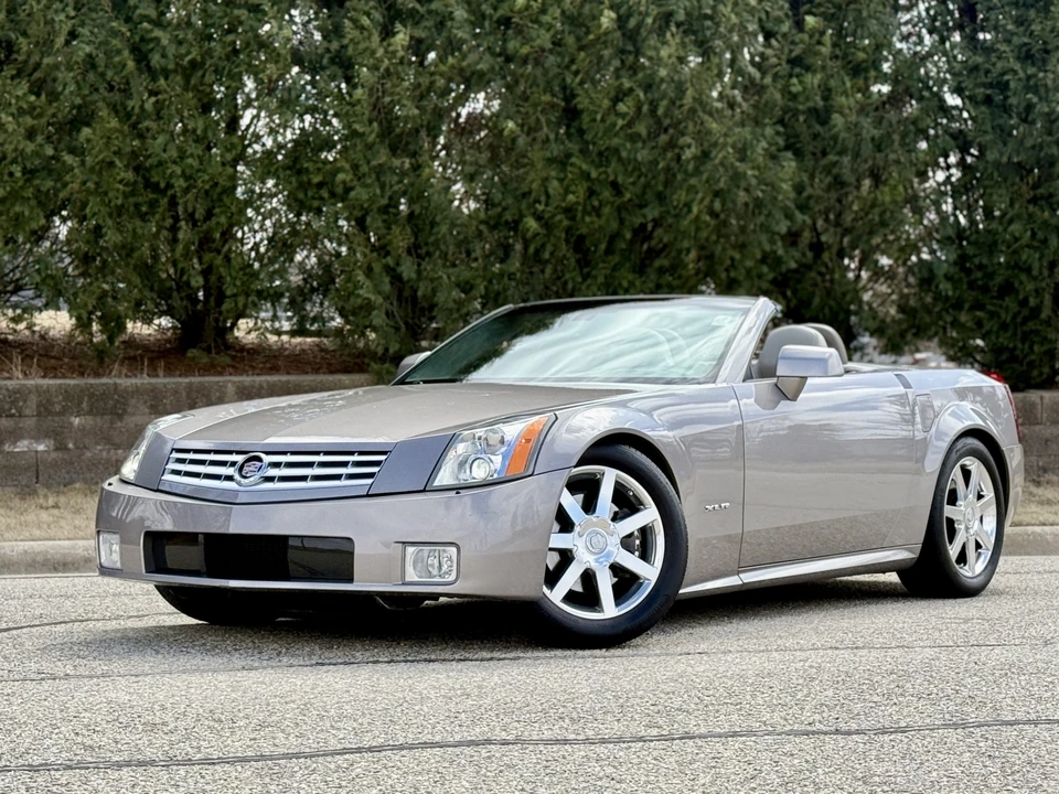 2004 Cadillac XLR - Image 7 of 31