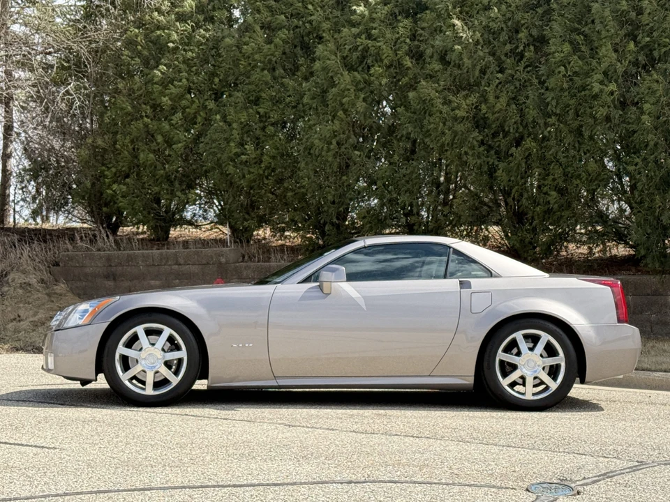 2004 Cadillac XLR - Image 23 of 31