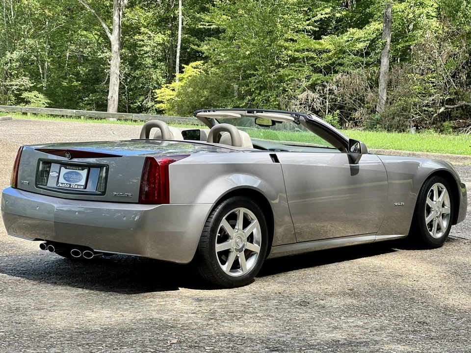 2004 Cadillac XLR - Image 10 of 31