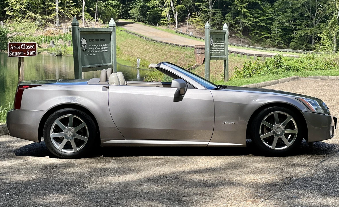 2004 Cadillac XLR - Image 11 of 31