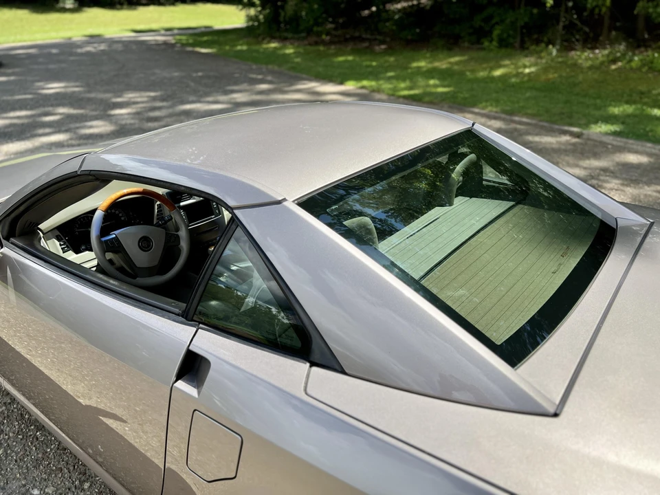 2004 Cadillac XLR - Image 29 of 31