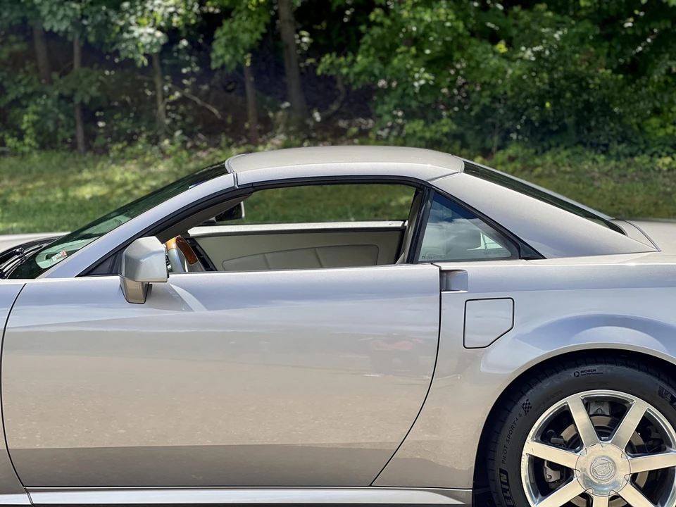 2004 Cadillac XLR - Image 27 of 31