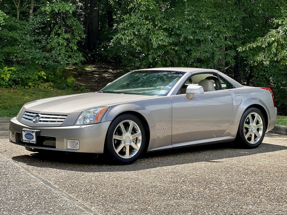 2004 Cadillac XLR - Image 15 of 31