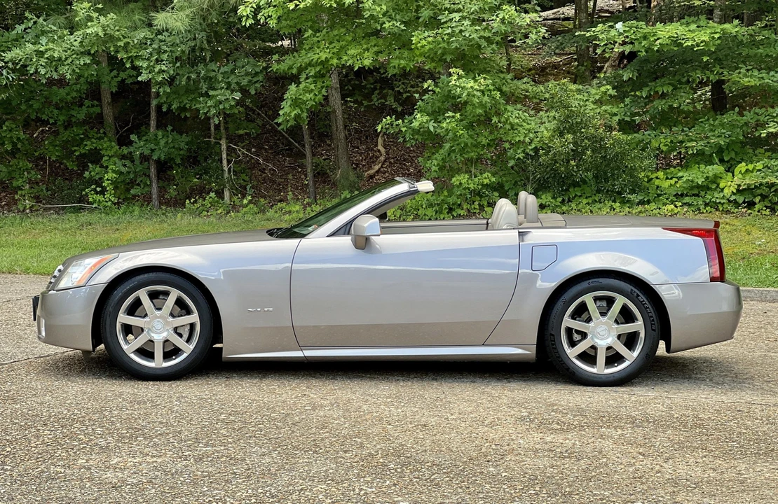 2004 Cadillac XLR - Image 8 of 31