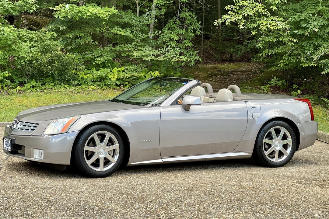 2004 Cadillac XLR - Image 7 of 31