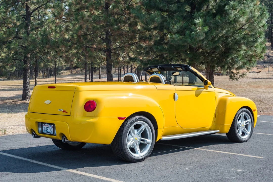 2004 Chevrolet SSR - Image 8 of 31