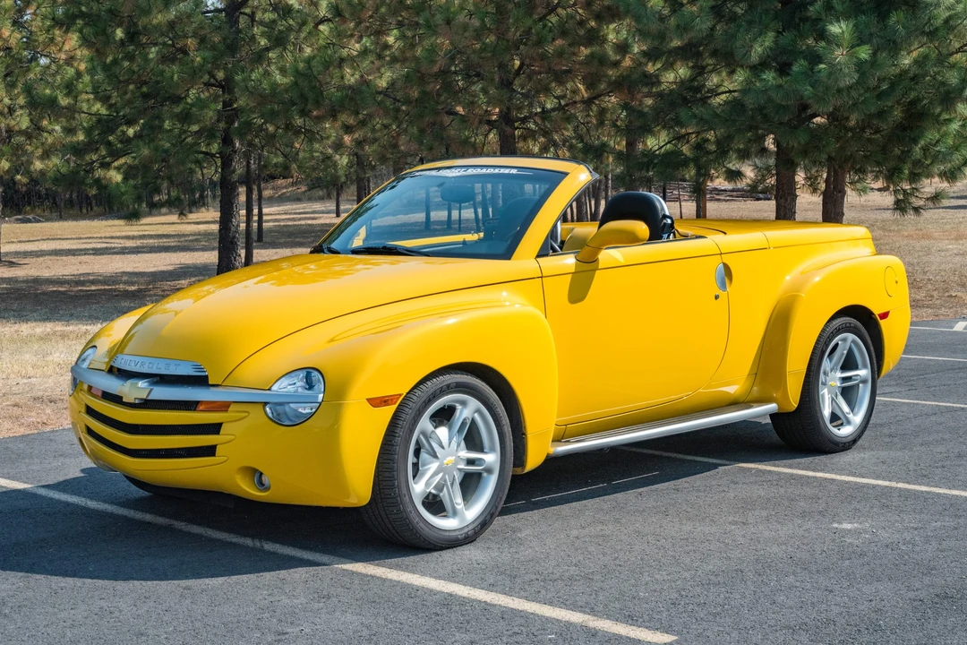 2004 Chevrolet SSR - Image 2 of 31