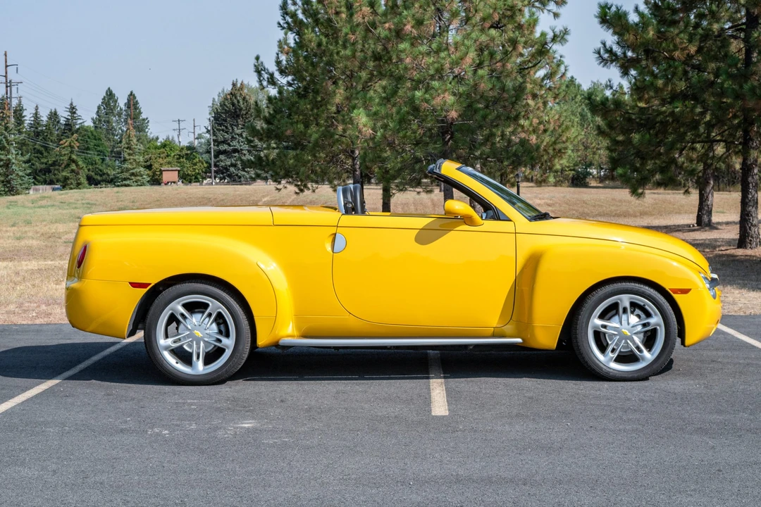 2004 Chevrolet SSR - Image 9 of 31