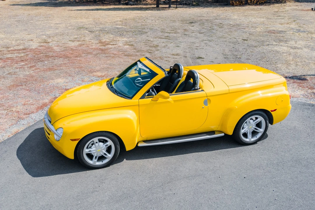2004 Chevrolet SSR - Image 3 of 31