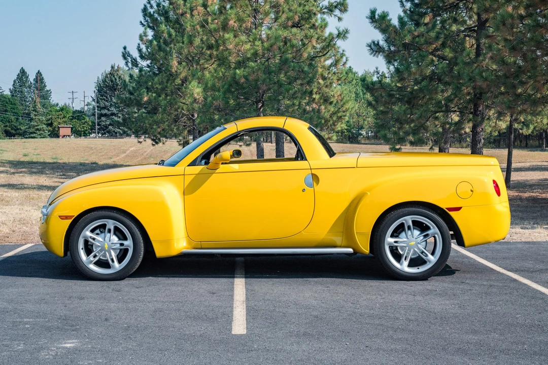 2004 Chevrolet SSR - Image 12 of 31
