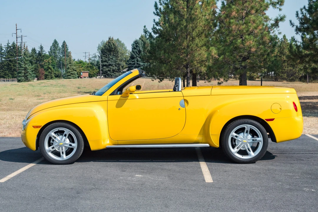2004 Chevrolet SSR - Image 4 of 31