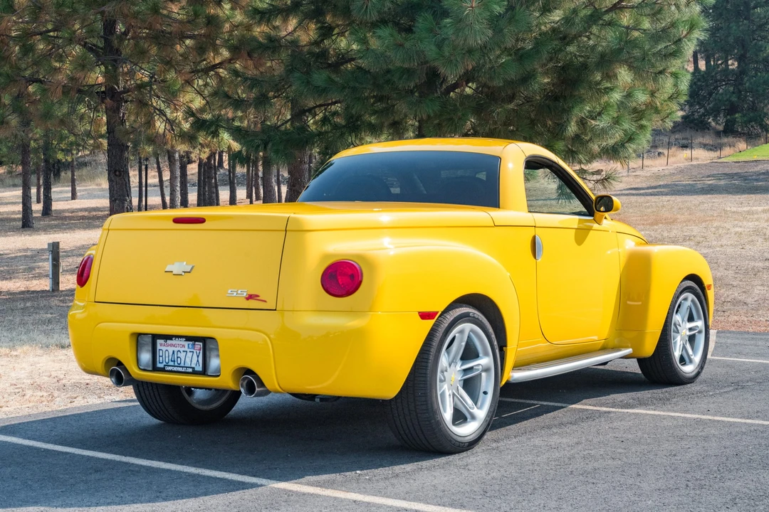 2004 Chevrolet SSR - Image 16 of 31