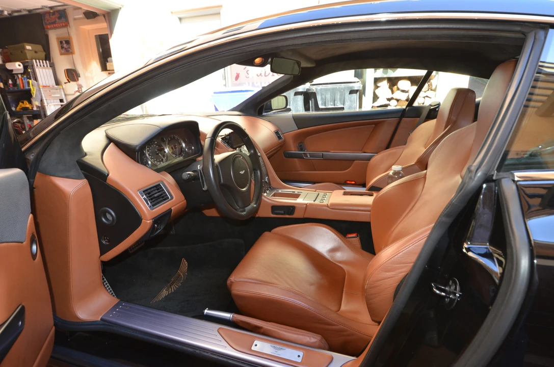 2005 Aston Martin DB9 - Image 28 of 31