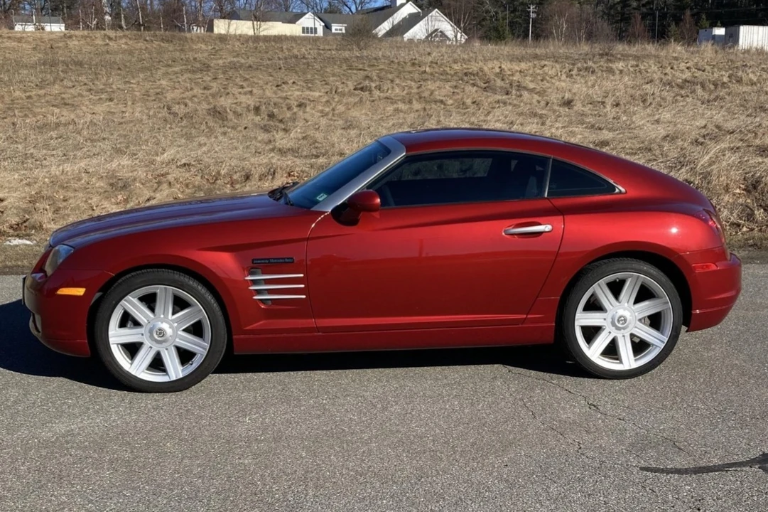 2005 Chrysler Crossfire - Image 10 of 31