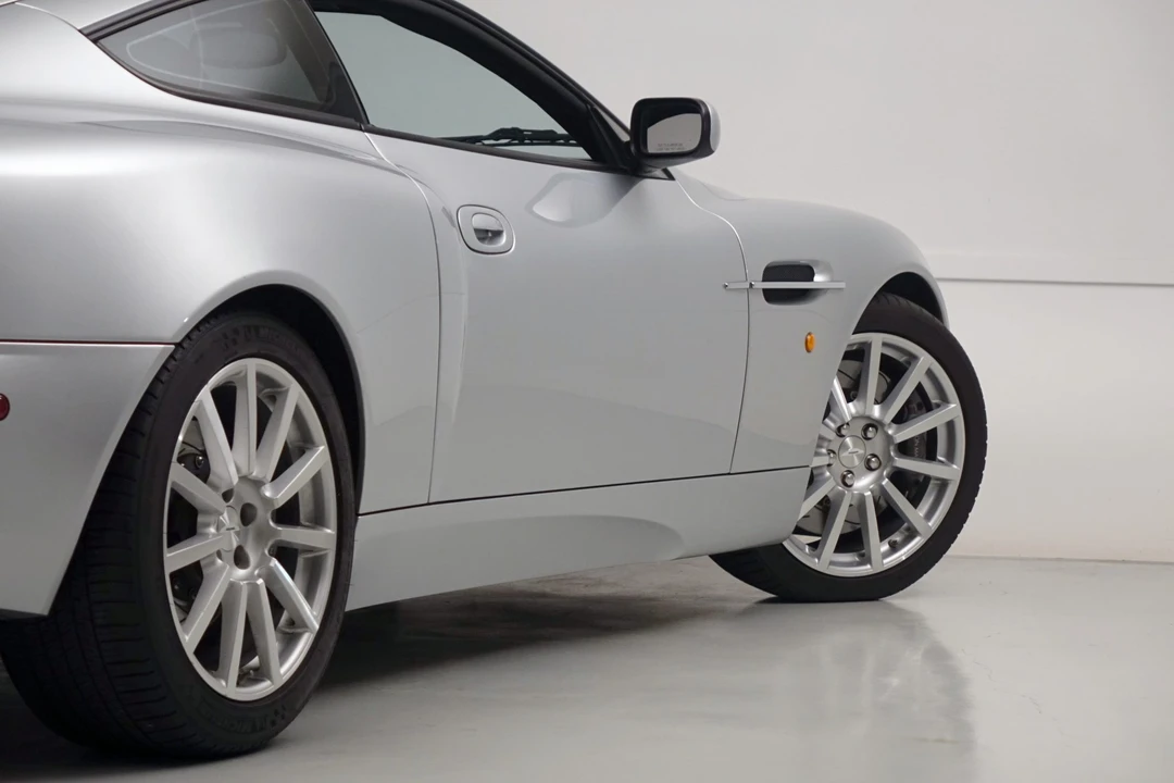 2006 Aston Martin Vanquish 1st Gen - Image 29 of 31