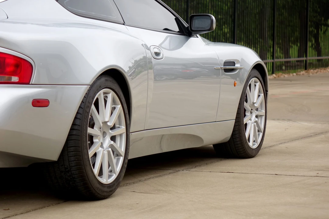 2006 Aston Martin Vanquish 1st Gen - Image 28 of 31