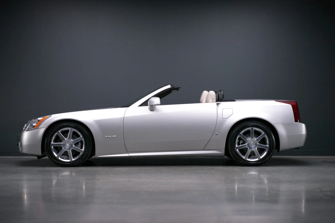 2006 Cadillac XLR - Image 17 of 31