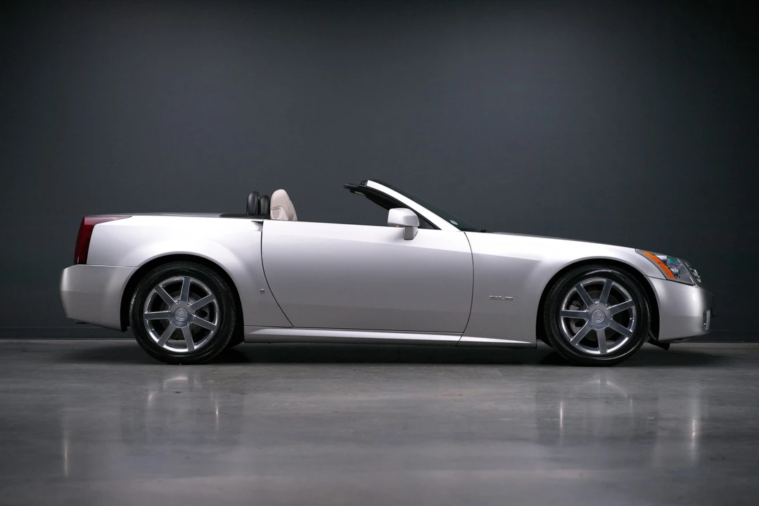 2006 Cadillac XLR - Image 24 of 31