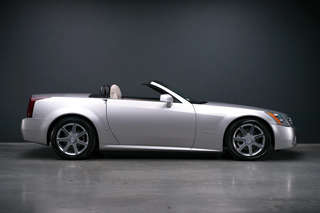2006 Cadillac XLR - Image 25 of 31