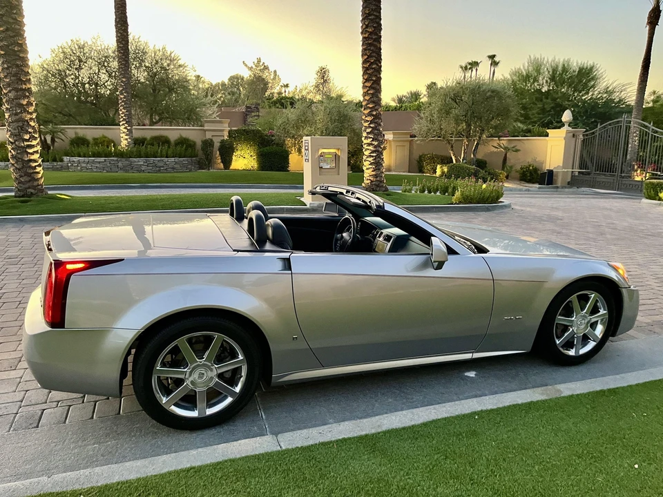 2006 Cadillac XLR - Image 29 of 31