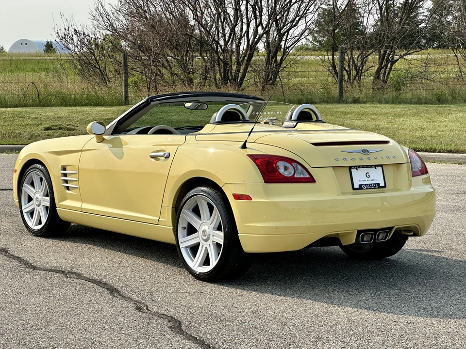 2007 Chrysler Crossfire - Image 18 of 31