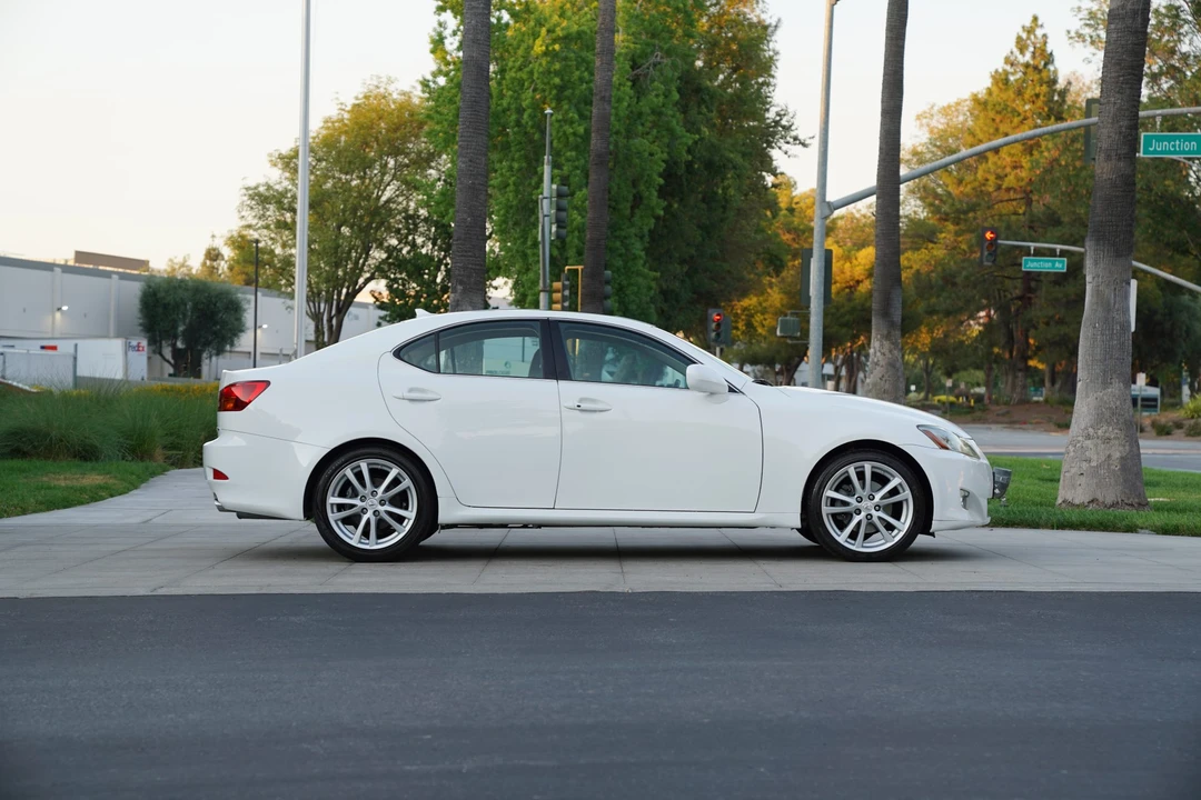 2007 Lexus IS 2nd Gen - Image 9 of 31