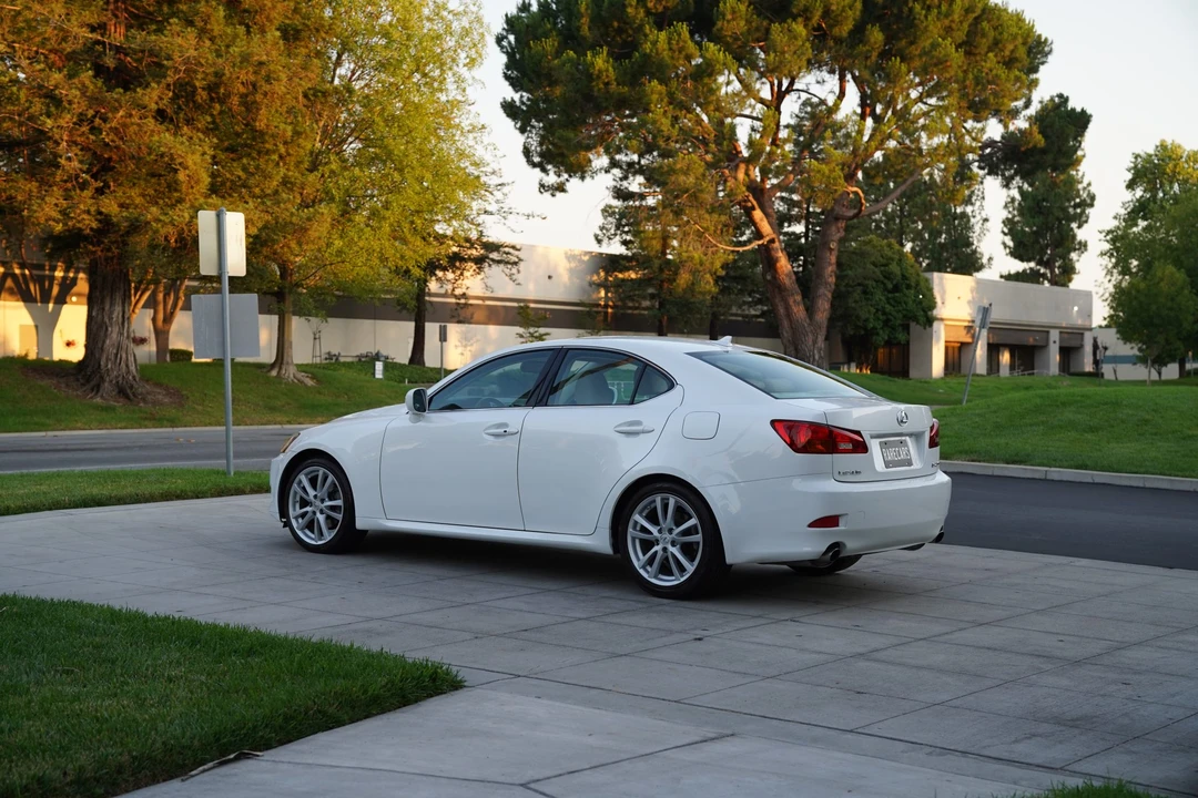 2007 Lexus IS 2nd Gen - Image 16 of 31