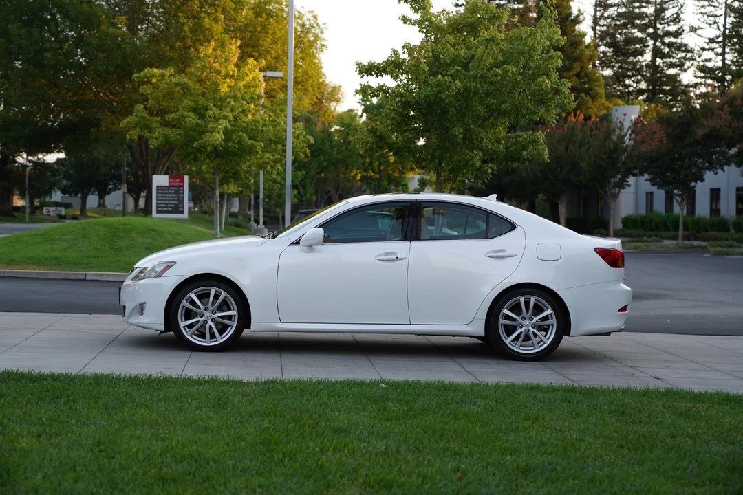 2007 Lexus IS 2nd Gen - Image 17 of 31