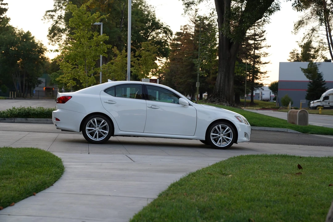 2007 Lexus IS 2nd Gen - Image 10 of 31