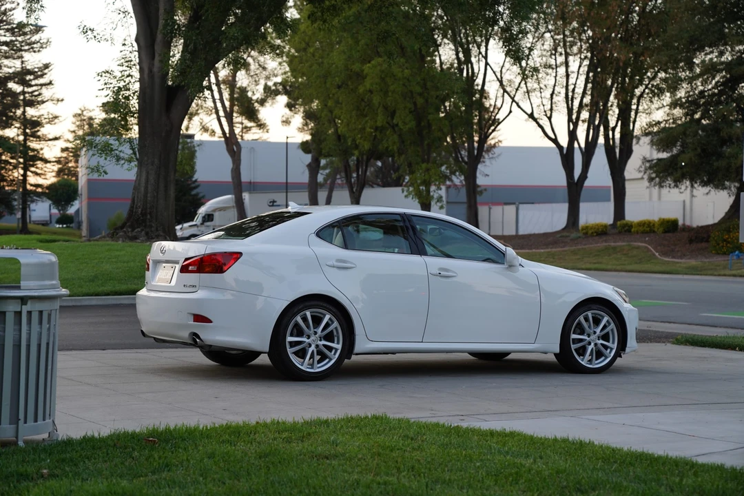2007 Lexus IS 2nd Gen - Image 11 of 31