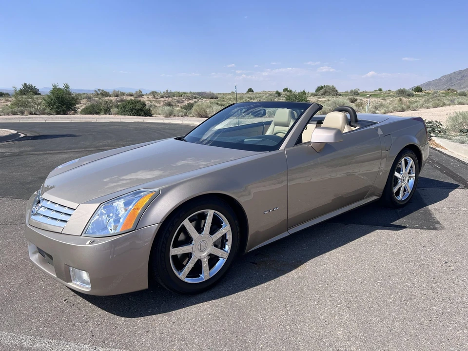 2008 Cadillac XLR - Image 3 of 31