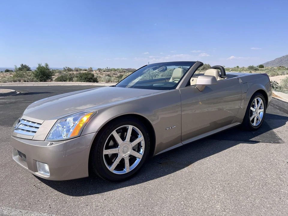 2008 Cadillac XLR - Image 2 of 31