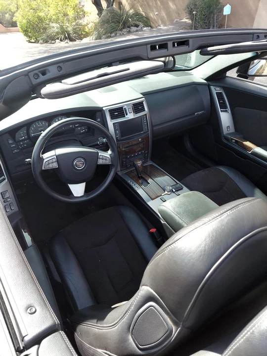 2008 Cadillac XLR-V - Image 28 of 31