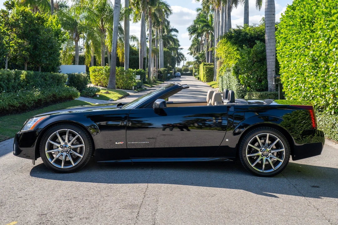 2008 Cadillac XLR-V - Image 3 of 31
