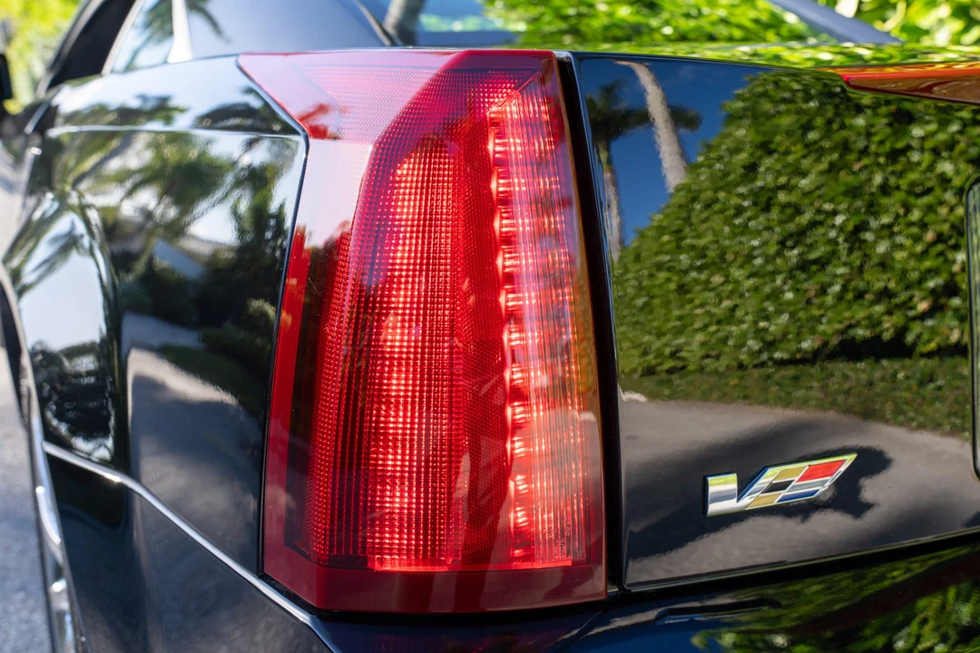 2008 Cadillac XLR-V - Image 24 of 31