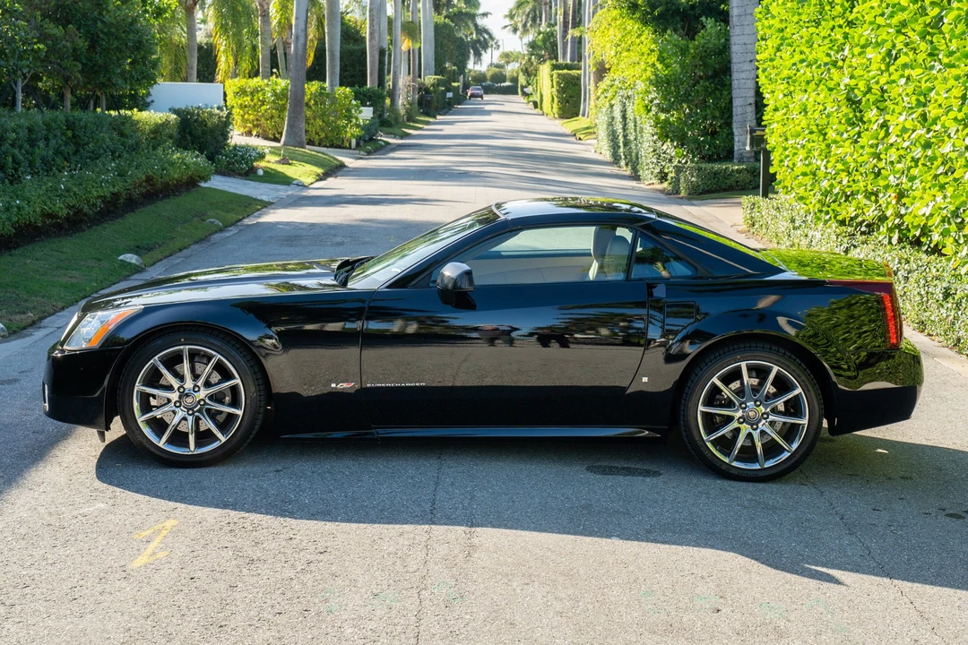 2008 Cadillac XLR-V - Image 11 of 31