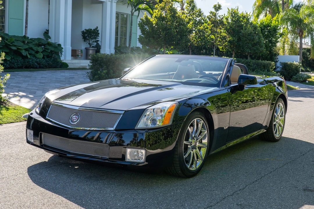 2008 Cadillac XLR-V - Image 2 of 31