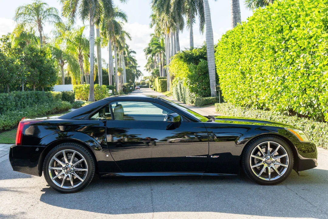 2008 Cadillac XLR-V - Image 16 of 31