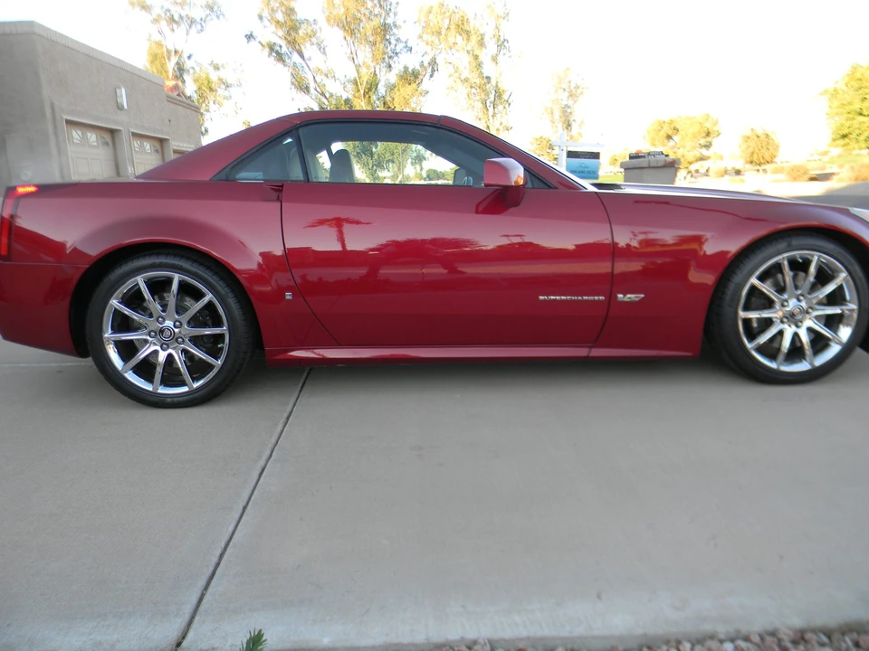 2008 Cadillac XLR-V - Image 28 of 31