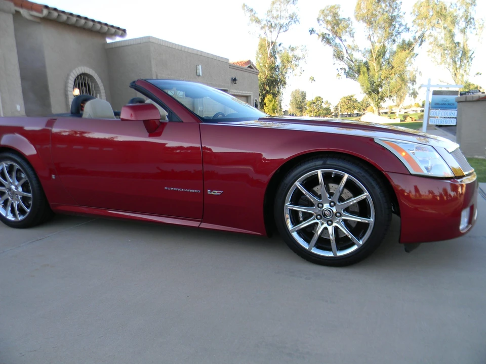 2008 Cadillac XLR-V - Image 25 of 31