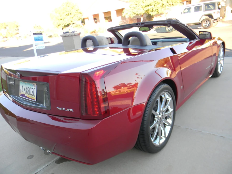 2008 Cadillac XLR-V - Image 24 of 31