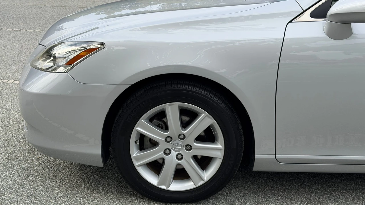 2008 Lexus ES 5th Gen - Image 15 of 31