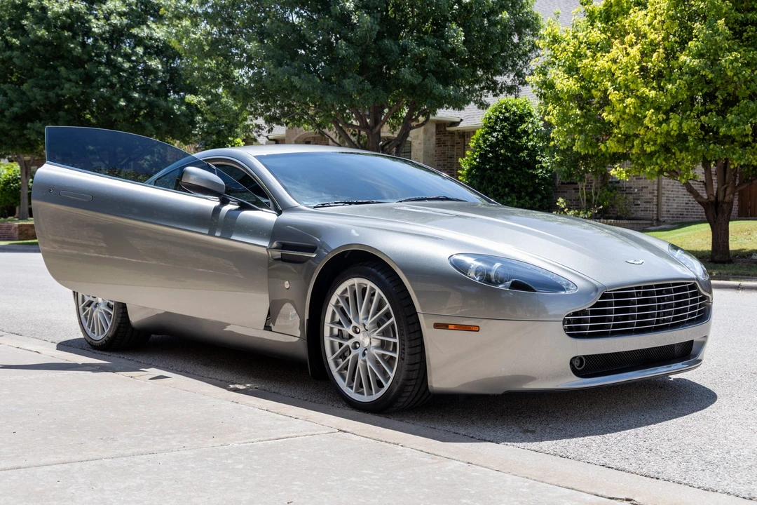 2009 Aston Martin V8 Vantage (2006-2017) - Image 11 of 31
