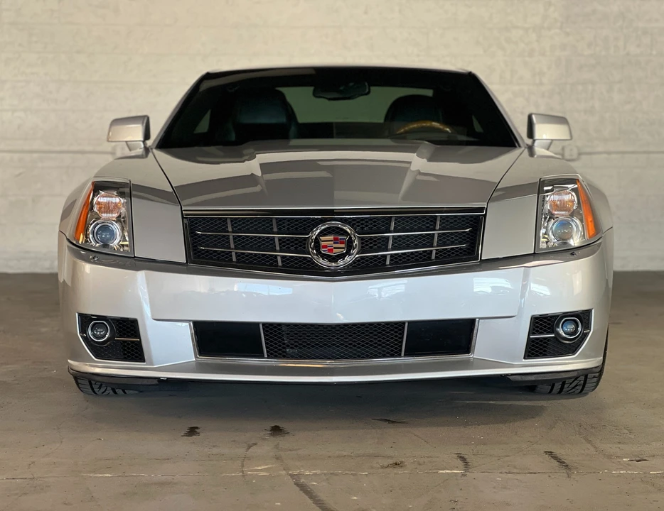 2009 Cadillac XLR - Image 2 of 31