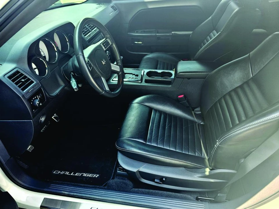 2009 Dodge Challenger 3rd Gen - Image 13 of 31